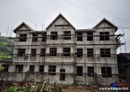 两兄弟狂砸72万合建800平三层洋房，邻居感叹养儿子有出息真好