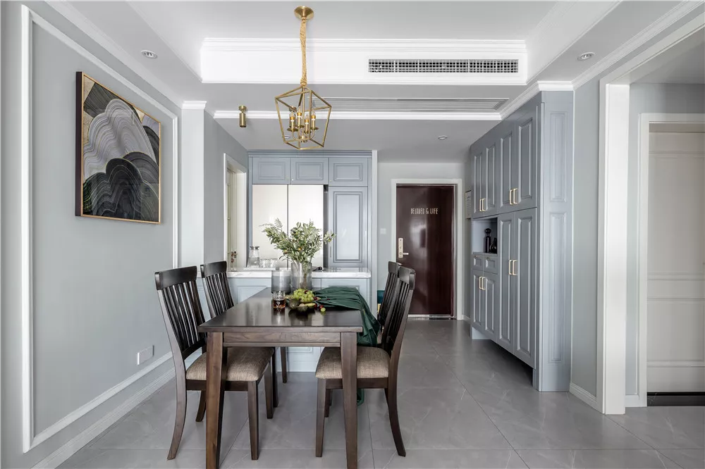 120平的美式轻奢风三居室，铜质金属带来更优雅的感觉