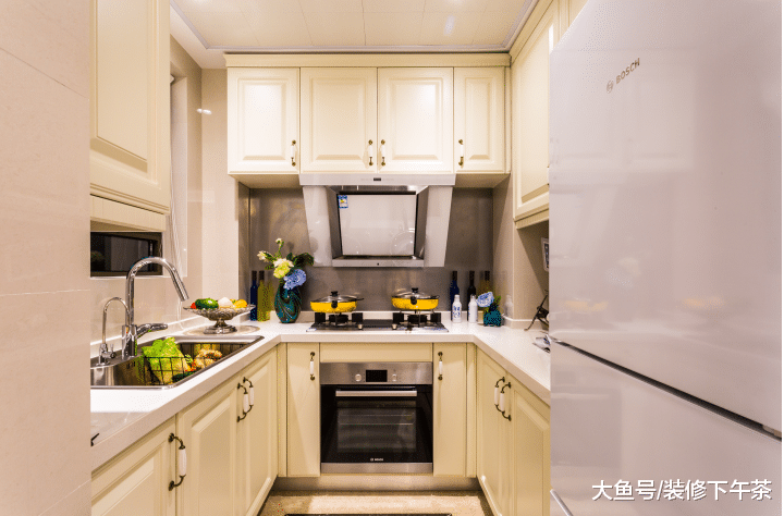 不顾家人反对，厨房台面装挡水边，入住后窃喜，自己这么聪明