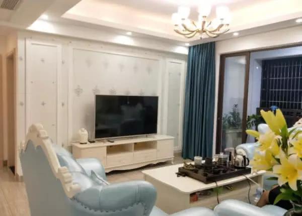 100平的三居室简欧风装修，简约时尚还有点小奢华的感觉呢！