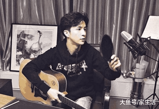 薛之謙曬出自己的豪宅，家常便飯也太豐盛了，餐桌都快放不下了