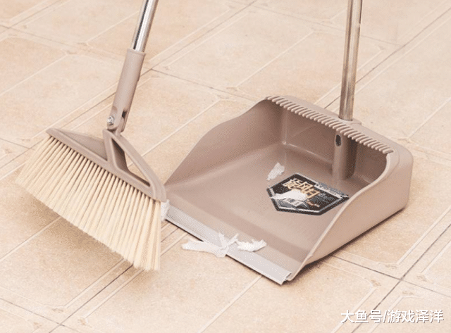 家里有扫把的注意，这3个位置不要放，别不当回事，告诉家人