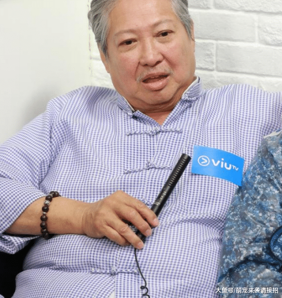 67岁洪金宝坐轮椅，68岁“肥猫”巨瘦，72岁的他却风流倜傥