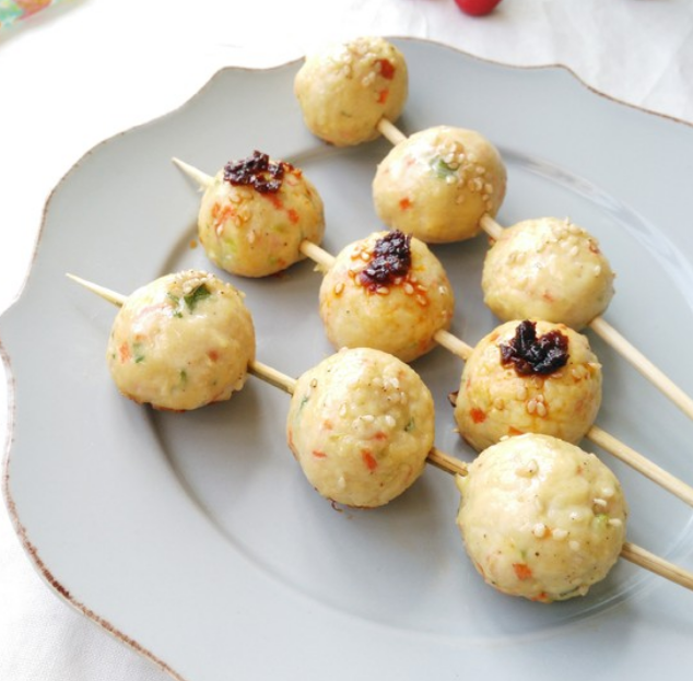 香菇胡萝卜鸡胸肉丸，老人小孩都爱吃，老婆能吃一大锅