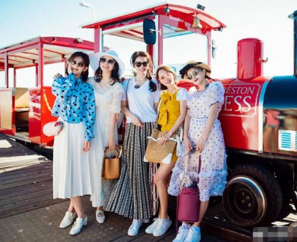 为啥张嘉倪没包文婧招人喜欢？看她示弱的表现，情商真的太高了