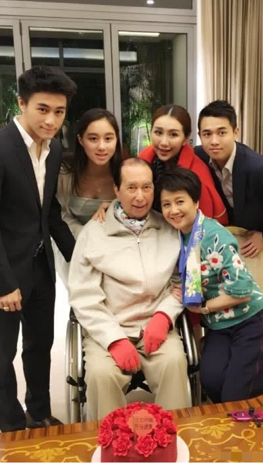 带你看看何超盈住的豪宅，内部装修造价过千万，不愧是赌王女儿