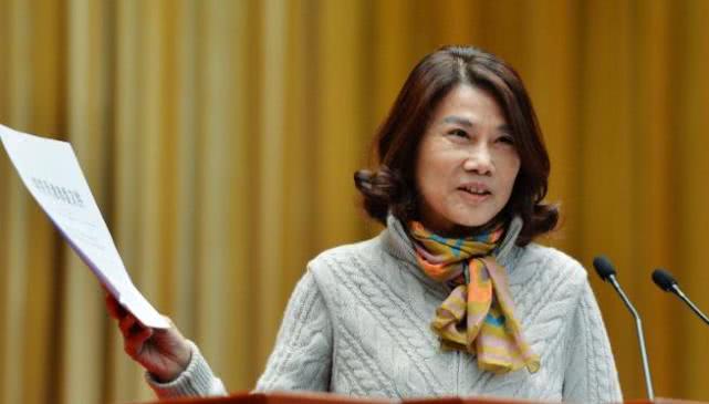 格力奥克斯隔空“互怼”，小米意外躺枪，董明珠：不用格力是傻瓜