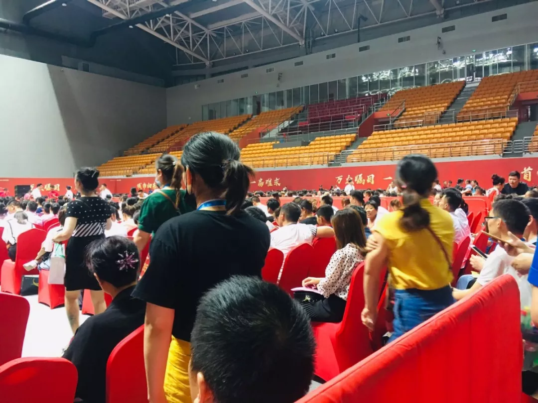?千人买房，重现江湖 徐州纯新盘9800元/㎡连夜开盘！2178人买450套房