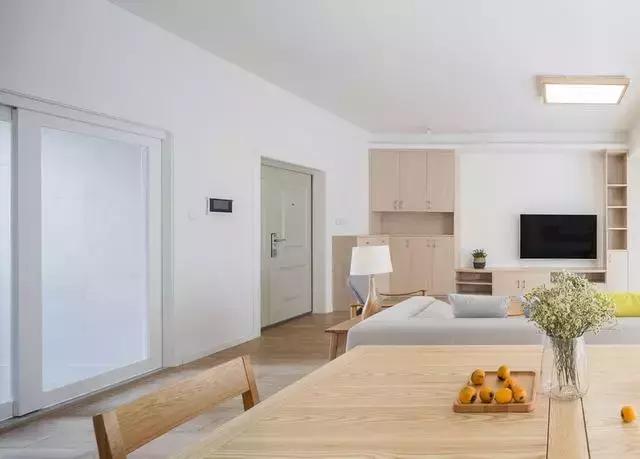 晒晒刚装修完的新家，不做吊顶只铺了木地板，没想到还这么漂亮