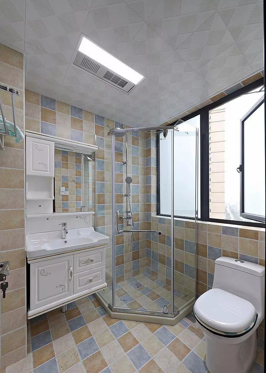 卫生间干湿分离这样装，非常漂亮，洗澡也方便！