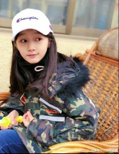 赵薇“女儿”颜值像开挂了一路飙升，从小就有一双电眼