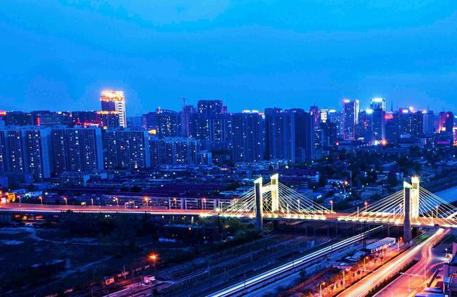 楼市大环境向下, 是买房还是捂紧钱包, 购房者该如何选择呢?