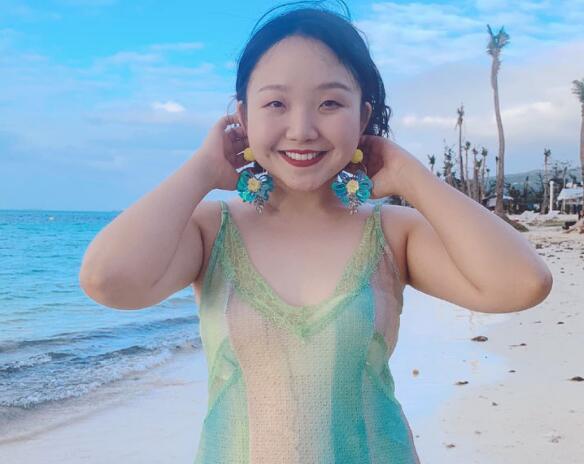 當124斤辣目洋子和80斤的趙麗穎同穿長裙，網友：我寧愿做個胖子