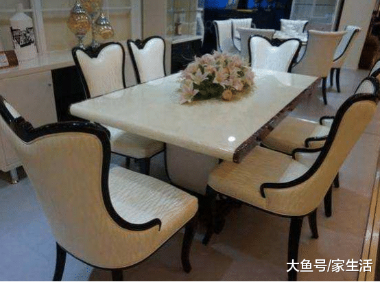 餐桌买圆的还是方的好? 一问老师傅, 才知里面这么多讲究