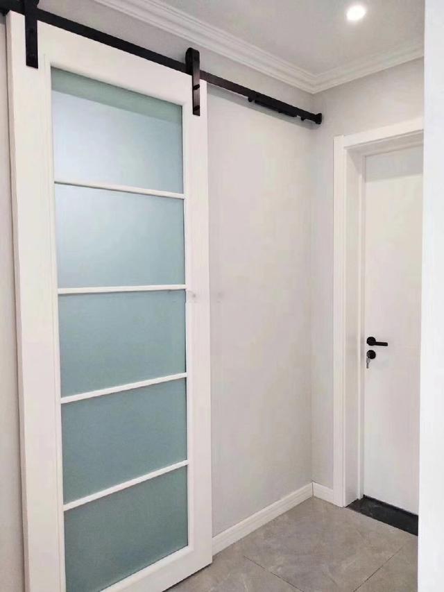 老公硬要找表哥装修新房，完工后电视墙太抢眼了，榻榻米实在喜欢