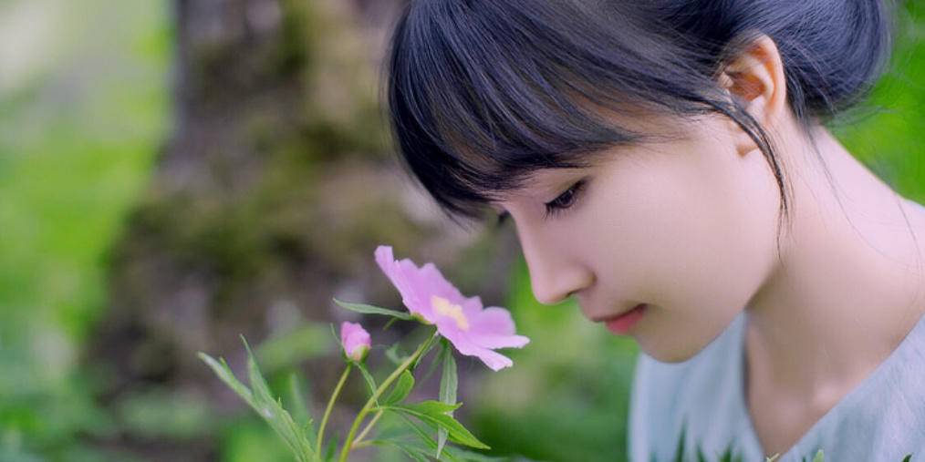 烧制醇香苏造酱，李子柒巧用山林食材，沿袭老辈美食诀窍