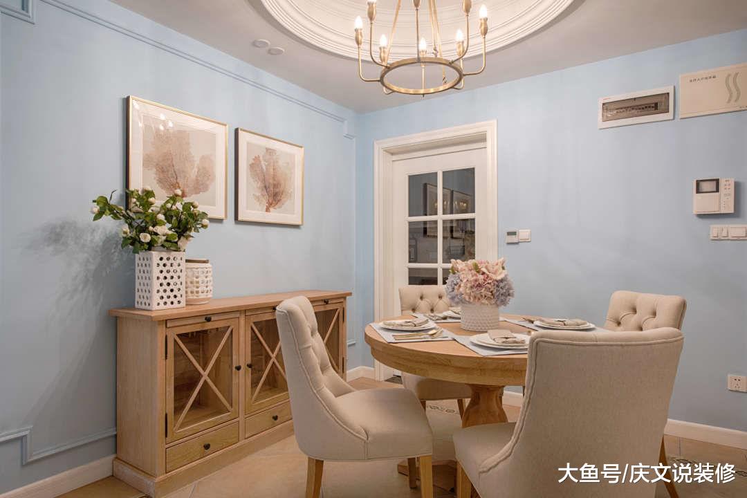 蓝色和卡其色并行，家人才是最珍贵的财富