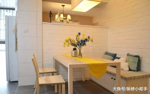 家里餐厅区域，也能充满设计感，比普通餐桌好看太多了