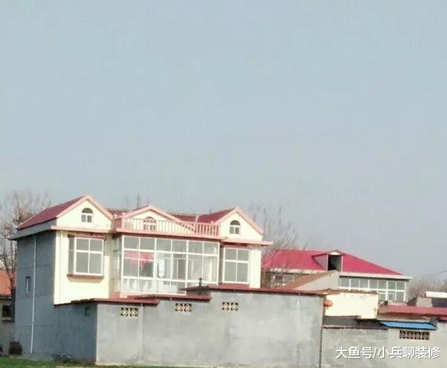 和老公住的农村自建房，有爱有绿植，还有大院子，比城里强太多了