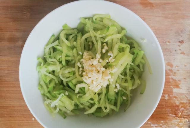 它被称为“自然消化剂”，秋天吃它最棒，2元钱做一大盘