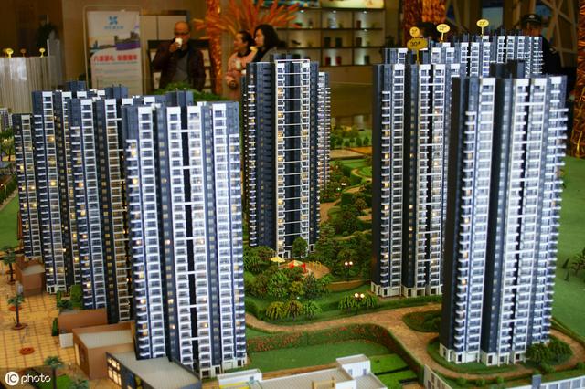 三四线城市楼市狂欢过后一地鸡毛，小区挂满转让条幅？