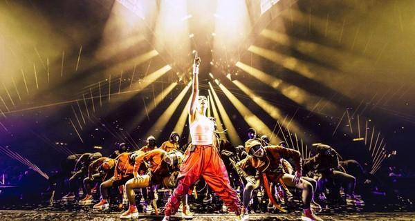 郑秀文演唱会爆哭「一次做错也都可摧毁这生」：想走却走不了……