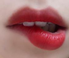 孙怡随手晒的口红，价格公布后，网友：我从此再也不用阿玛尼了！