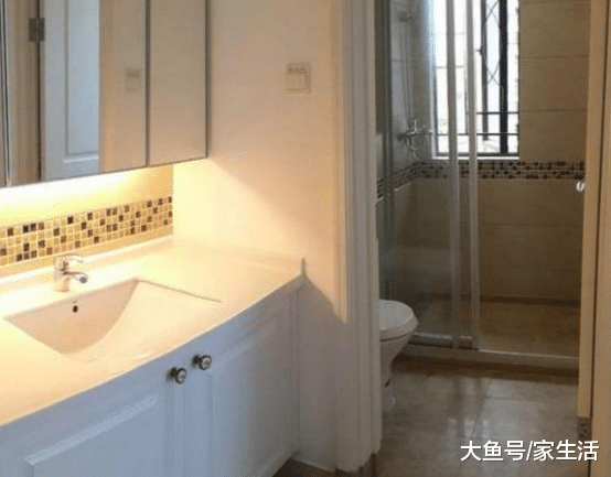 头一次见日本的卫生间这样设计，一想才知巧妙多，干湿分离好十倍