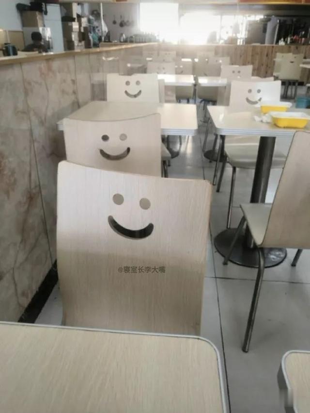 「沙雕图」朋友圈里的大佬晒出他的房产证，竟然有188本