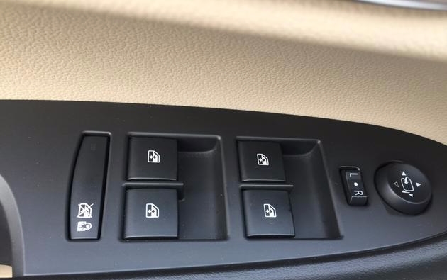 朋友圈都晒凯迪拉克暴跌12万，车主：当年我买的还是豪华版！