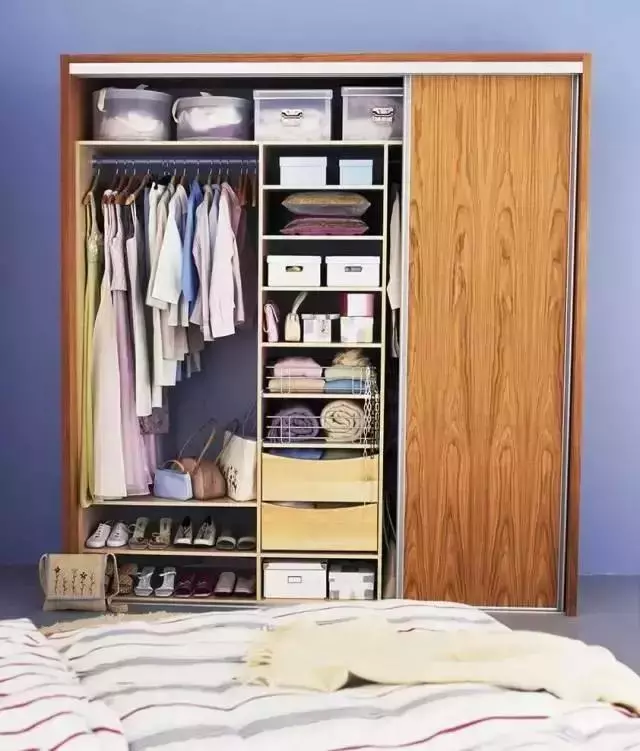 找一件衣服翻乱整个衣柜？做好衣柜内部设计，轻松解决收纳难题！