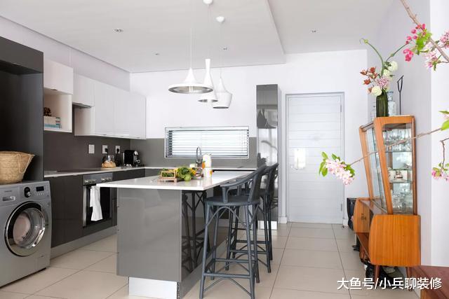 65平两室一厅，半平米不浪费！阳台绿化美到骨子里，住着很舒适！