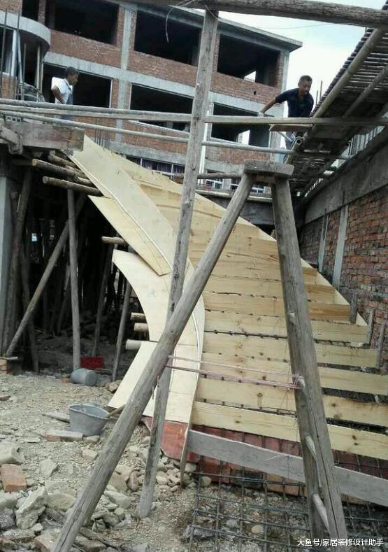 大山深处砸70万建四层洋房被嘲笑呆瓜，不在城里买房是不是傻？