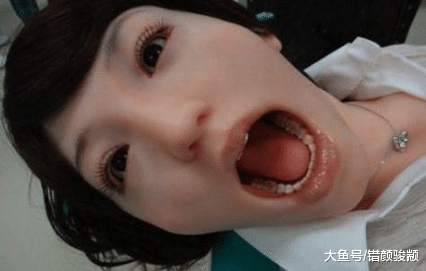 日本的“人工智能美女”, 半小时卖上万台, 能执行任何命令和动作