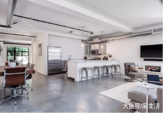 越来越多人地面都铺这种水泥灰，深受年轻人喜爱，省钱又有个性