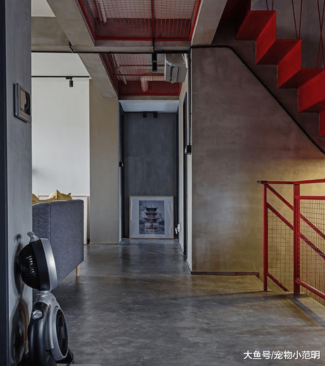 两夫妻奋斗15年买的190㎡的房子，丈夫却说想要装修成毛坯房，装修出来后妻子楞了！