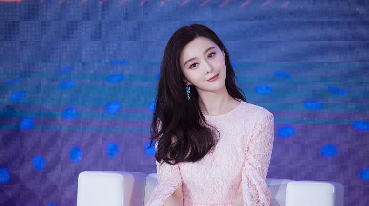 38岁范冰冰看秀生图曝光，不愧是范爷，气场超强，你支持她复出吗