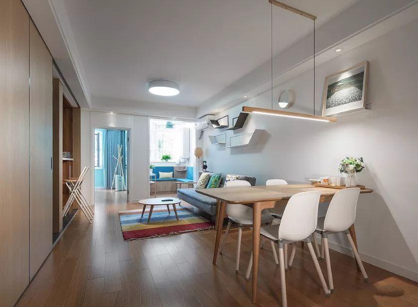 客厅装吸顶灯，虽然简单，却更实用！