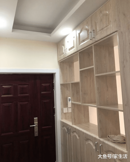 朋友花12万装的新家，头次见这种“椭圆形”柜子，住30年不过时