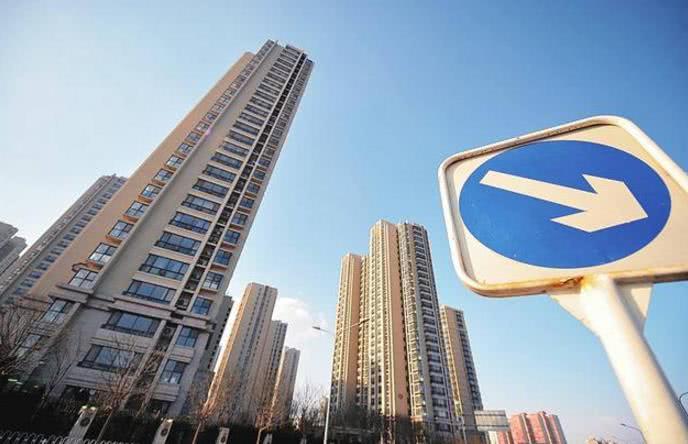 农村又一新“怪相”：拼命在县城买房的年轻人，新房不住又去打工？值得吗？