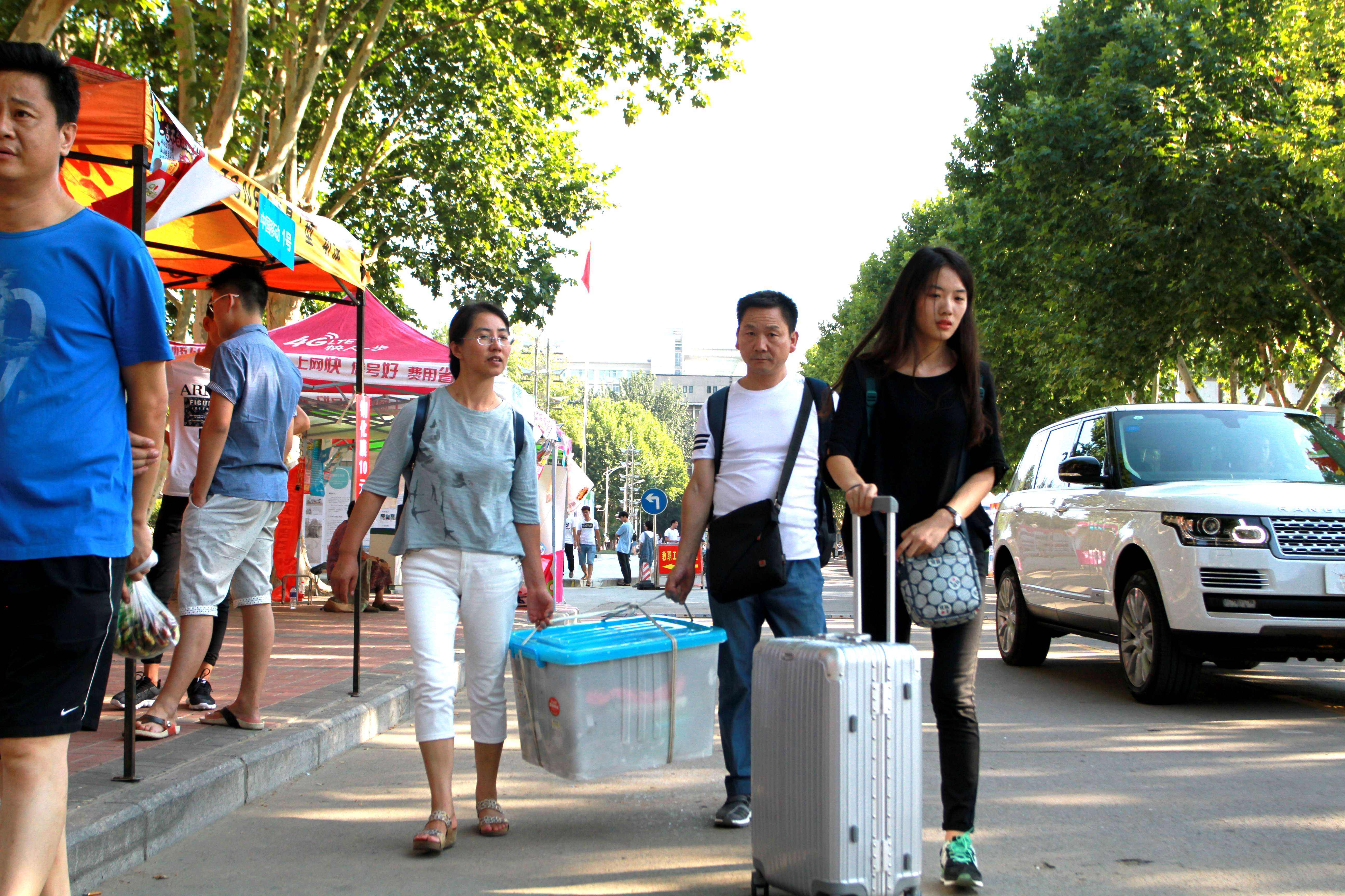 大一入学需要准备多少钱？学长们“忍痛”告诉你答案：普通家庭承受不起