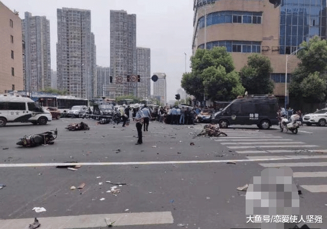 江苏常州奔驰车撞伤致死多名电动车主案的肇事者是汽修厂员工非车主