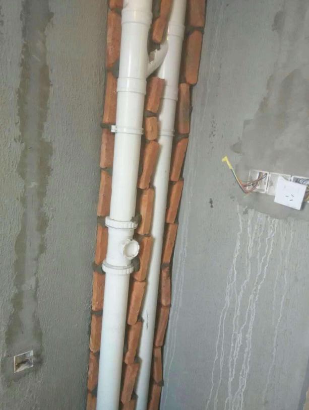 装修师傅这样做包立管，既实用还隔音，睡觉再也不怕被水声吵醒了