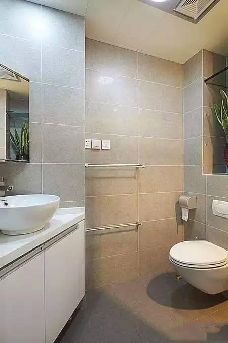 头一次见卫生间瓷砖这么贴，太漂亮了，朋友都抢着来他家上厕所