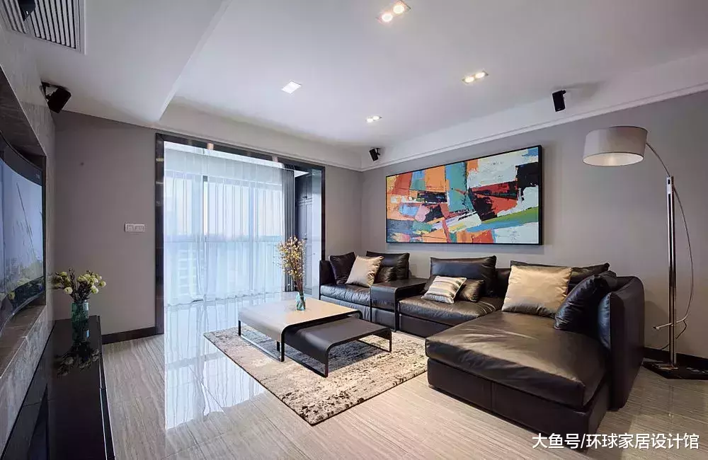 美到心坎里！130㎡現代簡約風，客廳這么裝才有范兒！