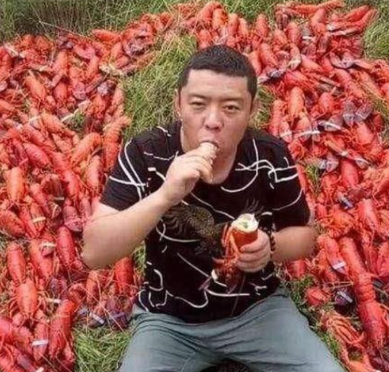 “大胃王”吃播有多假？龙虾是塑料火锅底料是面包，甚至主播都是假的
