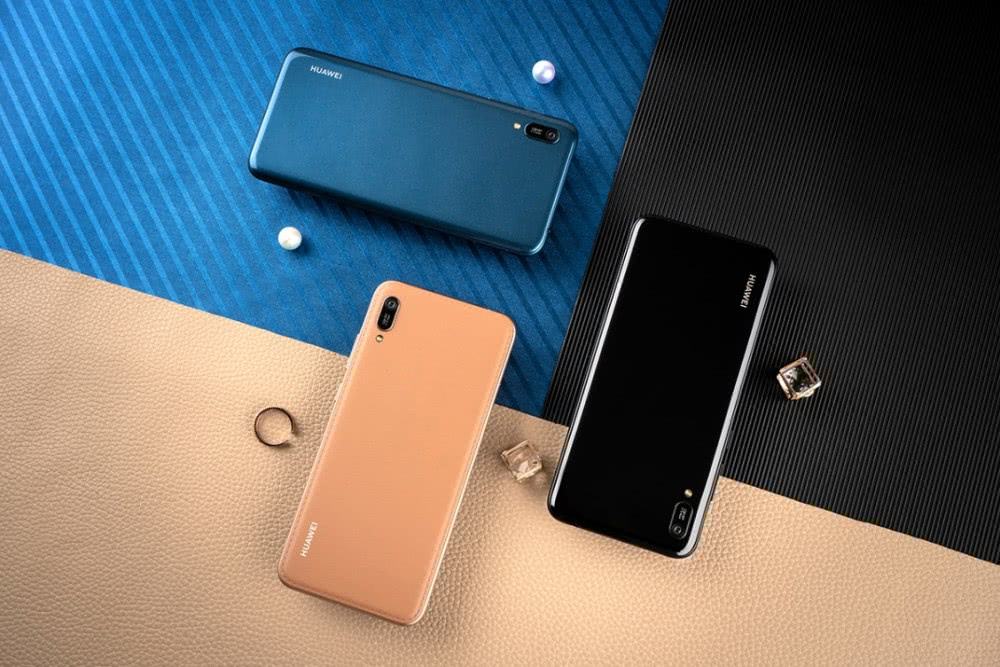 华为为老年人打造的手机？2倍外放响度+无限收音机！售价999