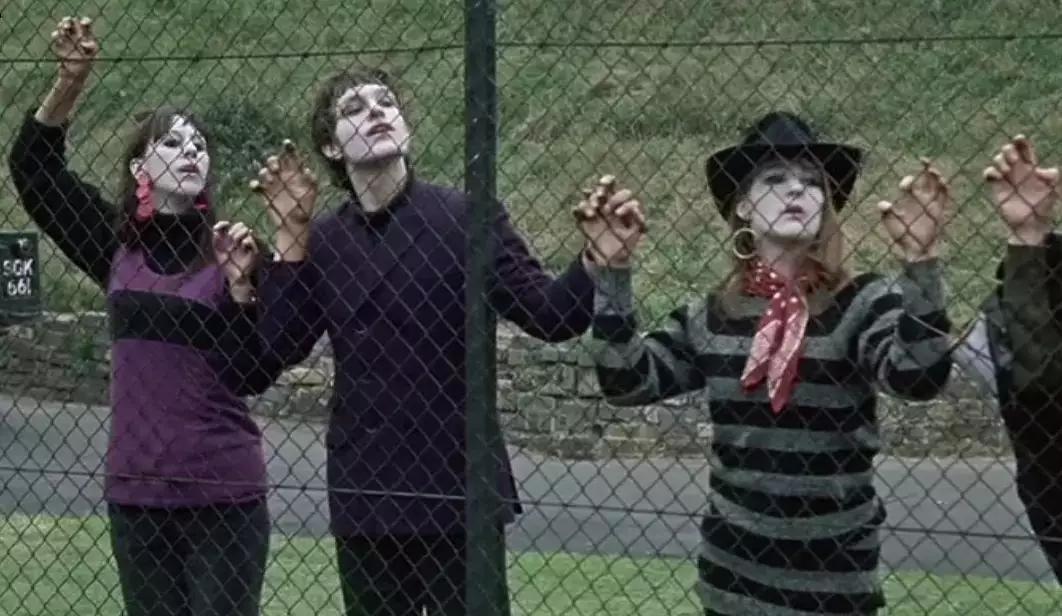 他把模特骑在身下，居然不是为了潜规则？