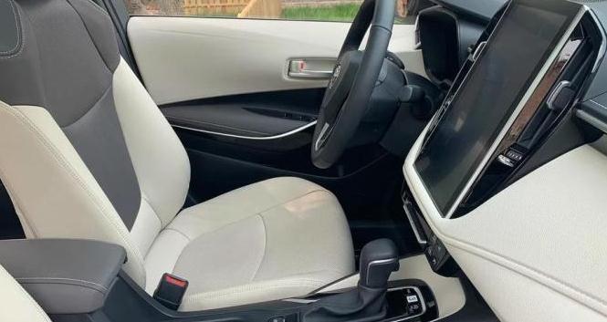 2019款一汽丰田卡罗拉现身街头，轴距超朗逸，配独立悬挂，又要火