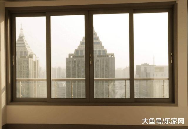 装修时窗户能不能改成平开窗? 我家刚动工, 物业就让拆掉!